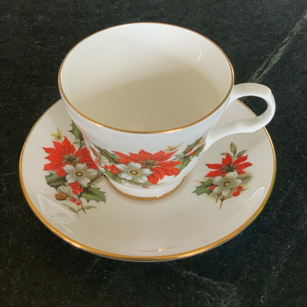 SADLER WELLINGTON Poinsettia Tea Cup and Saucer